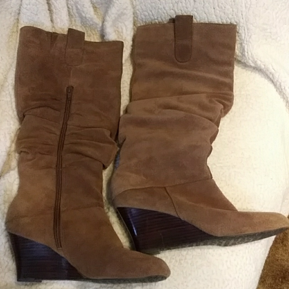 Arturo Chiang SZ9 Brown Suede Wedge Boot Slouch